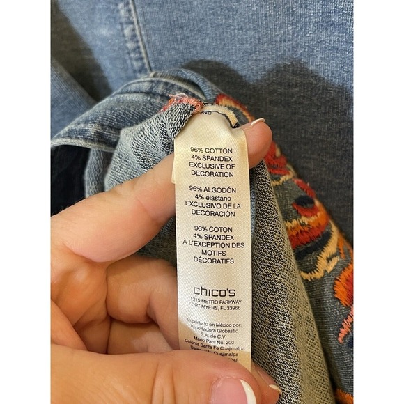 Chicos Zenergy‎ Size 0 French Terry Indigo Jean Jacket Embroidered Floral - Picture 8 of 8